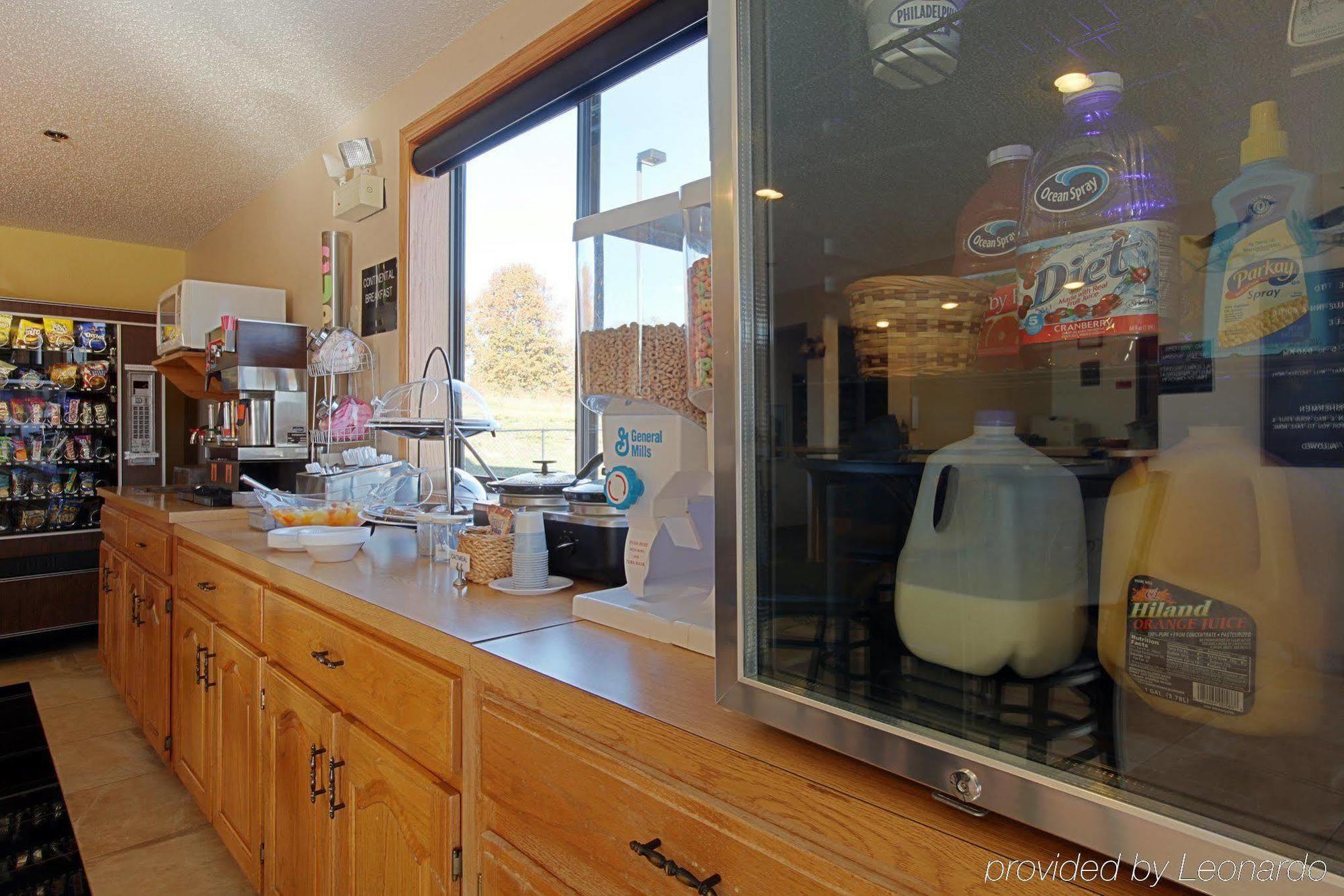 Americas Best Value Inn & Suites Cassville Roaring River Restaurant billede