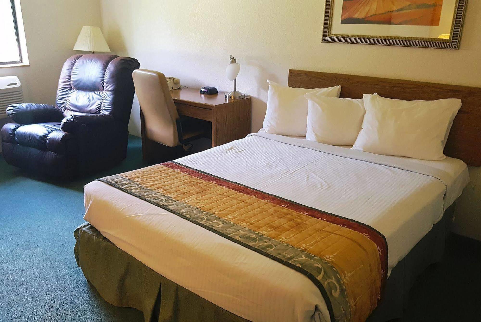 Americas Best Value Inn & Suites Cassville Roaring River Eksteriør billede